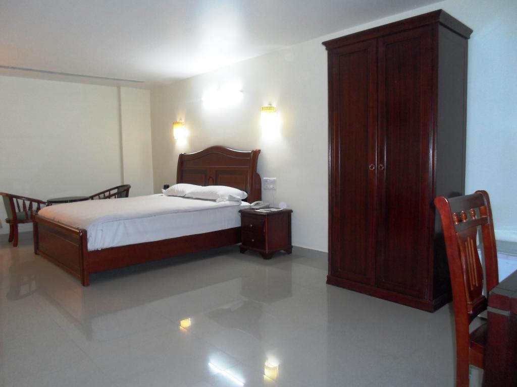 Psr Hotel ตีรูปาติ ภายนอก รูปภาพ