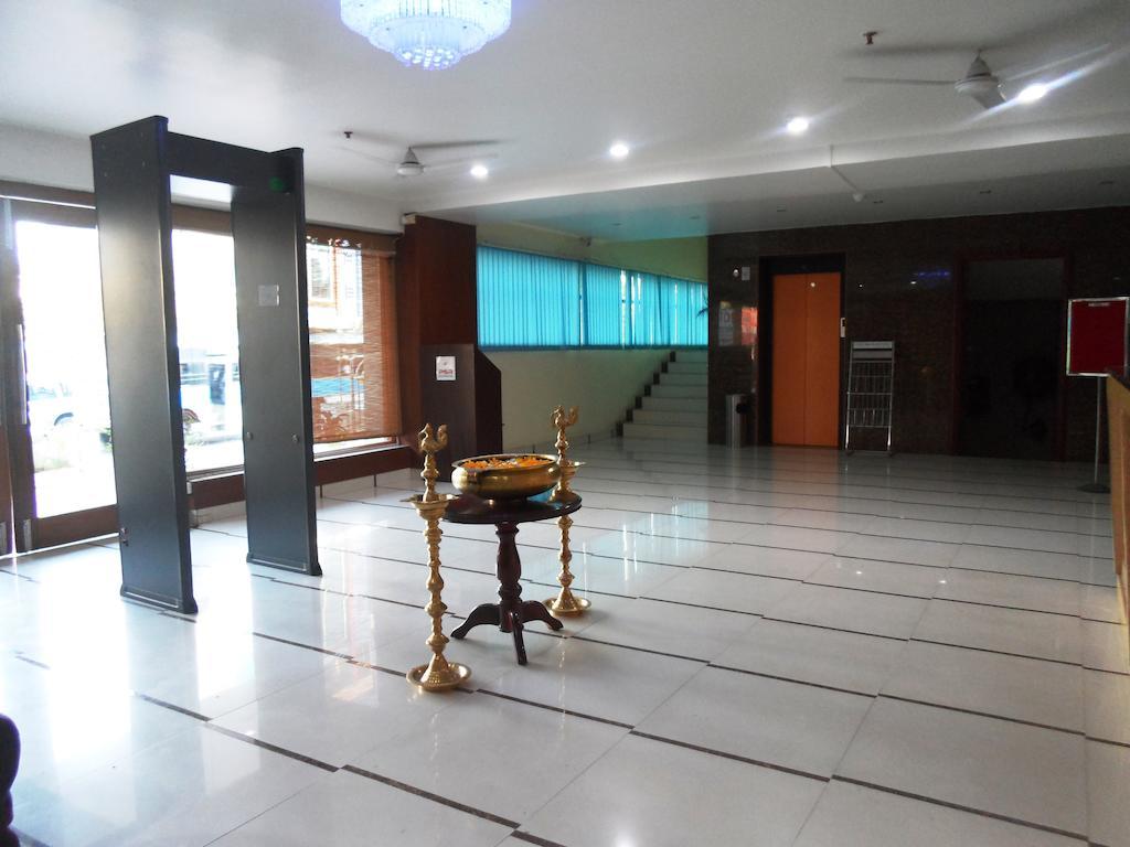 Psr Hotel ตีรูปาติ ภายนอก รูปภาพ