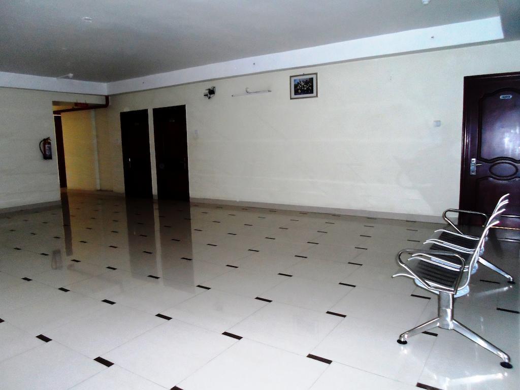 Psr Hotel ตีรูปาติ ภายนอก รูปภาพ